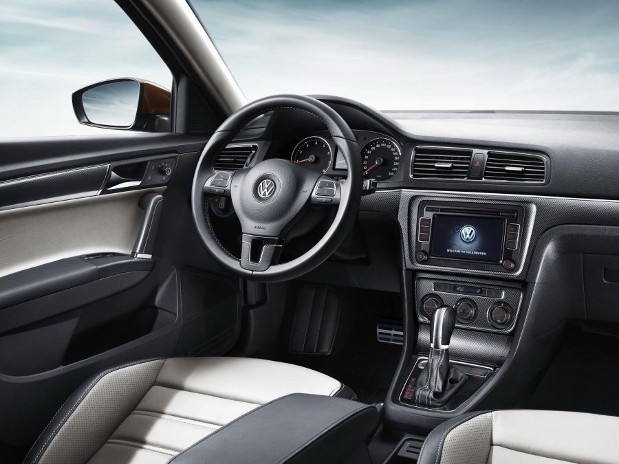  Volkswagen Cross Lavida 2013 года  (фото 5 из 8)